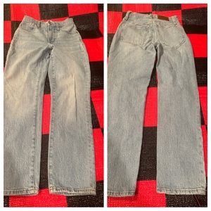 Madewell The Perfect Vintage Jean size 23P B306
Inseam: 25-26”